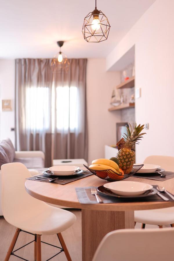 Coco Apartment Pirovac Bagian luar foto